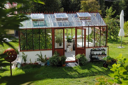 How to make money with a greenhouse